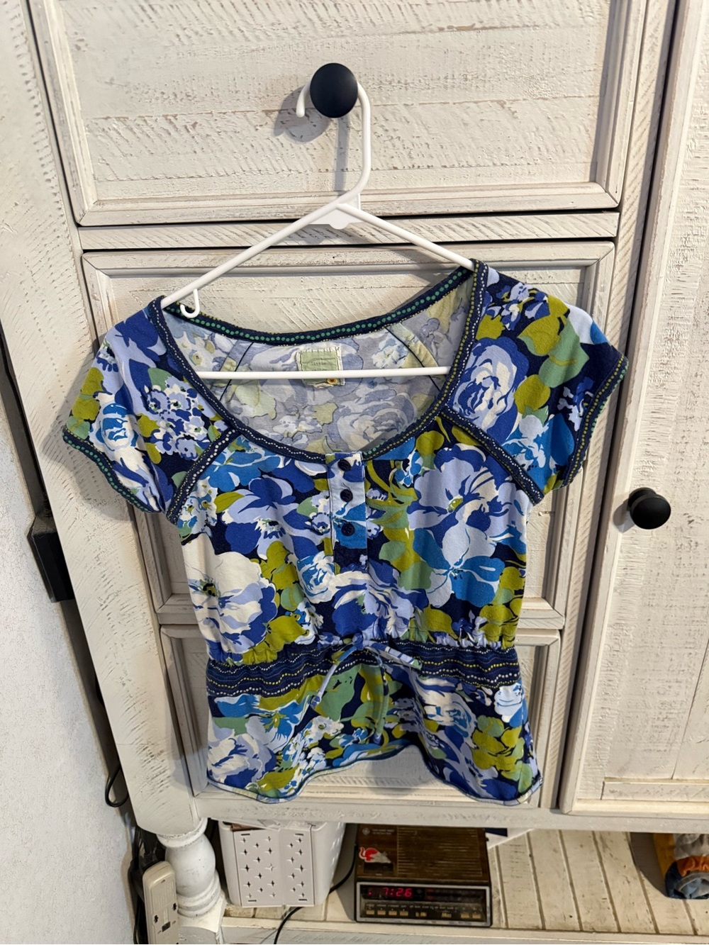 Floral Scoop-Neck Tie-Waist Blouse in Blue & Green